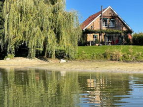 Traumhaus direkt am See Mit Whirlpool